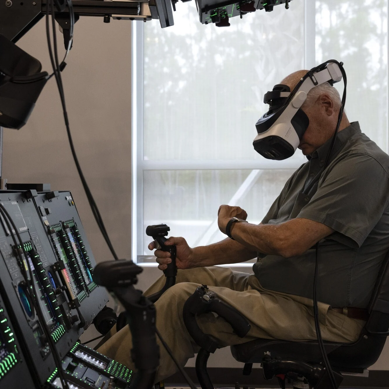 Réalité mixte militaire, simulateurs XR et formation immersive : comment le programme RVCT Air redéfinit l’entraînement et inspire les entreprises. 1 2026 07 24 W5A1734 1 1